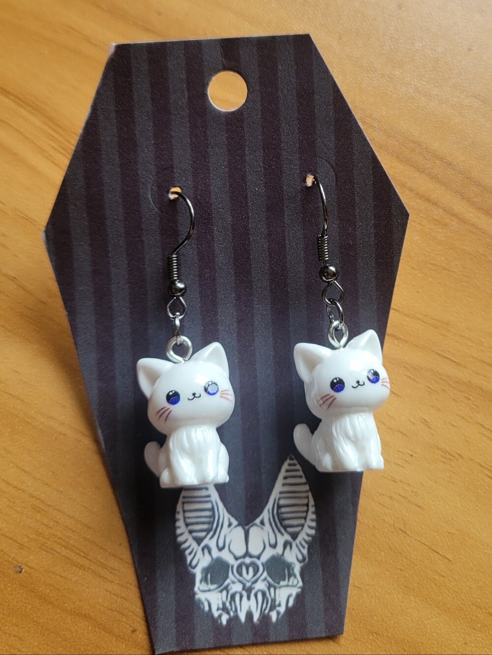 💀NEW💀Hand Crafted White Cat Drop Earrings